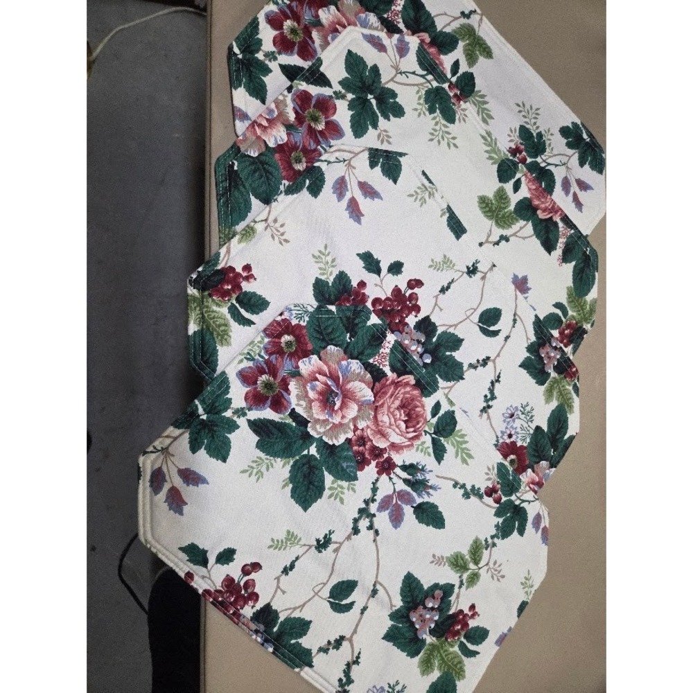 Vintage Floral Placemats Set of 4 Cottagecore Roses Berries Cream Green Red